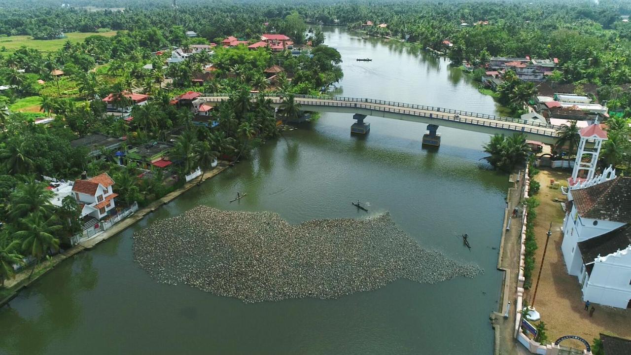 Triveny River Palace Ξενοδοχείο Alappuzha Εξωτερικό φωτογραφία